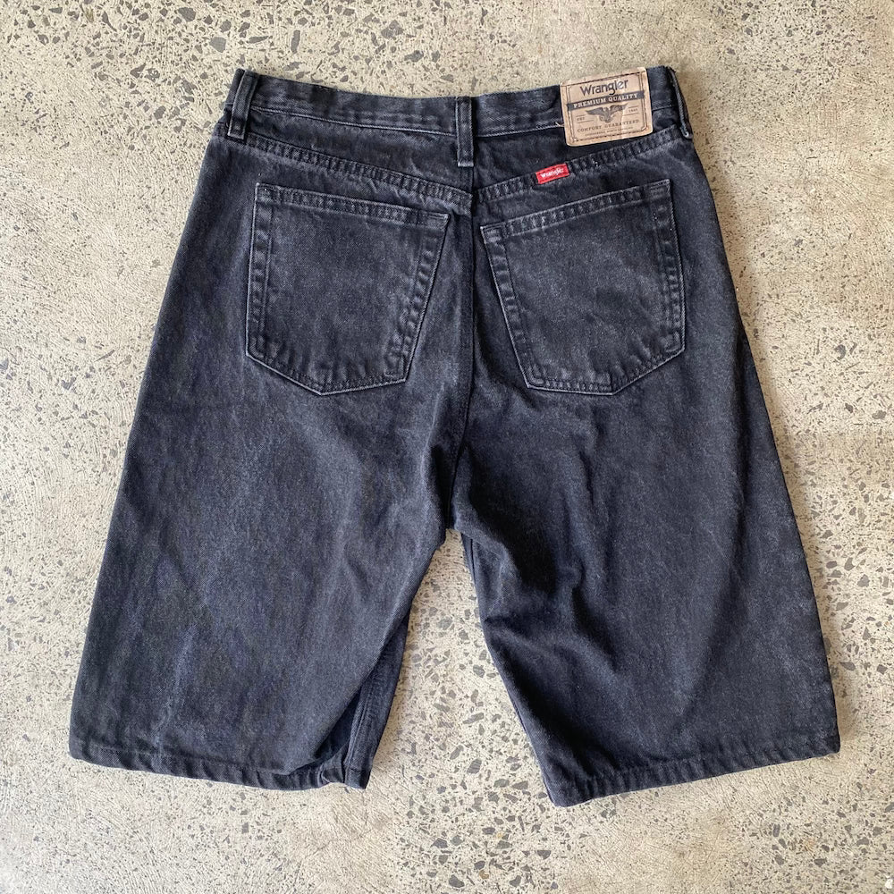 Black Wrangler 32" Denim Short Jorts