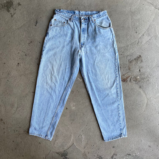 '95 Levi's W35 L30 Light-Mid Wash Denim