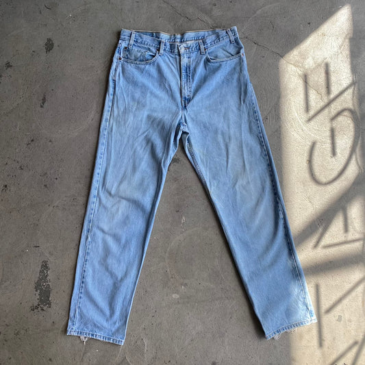 Levi's Light Wash Blue Jeans 38W 34L